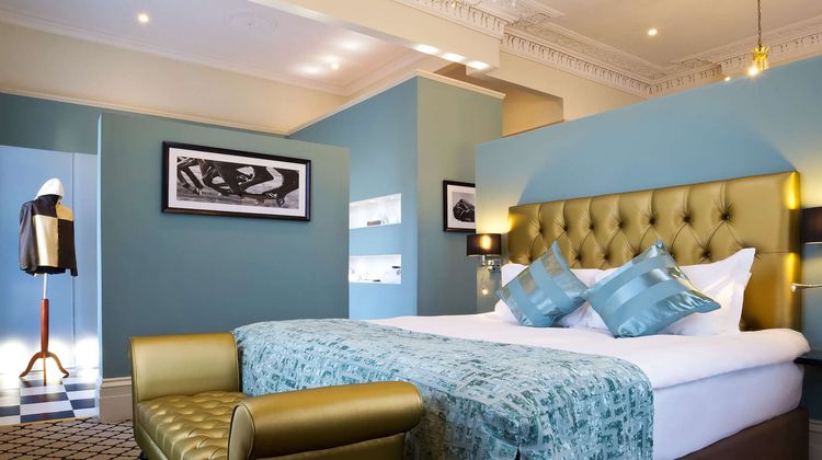 Queen's Hotel Cheltenham Suite