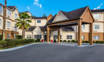 Red Roof PLUS+ & Suites Savannah I-95