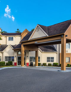 Red Roof PLUS+ & Suites Savannah I-95