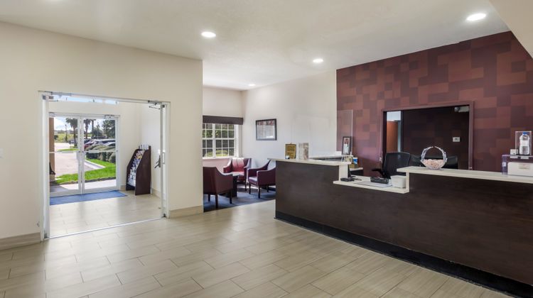 Red Roof PLUS+ & Suites Savannah I-95 Lobby