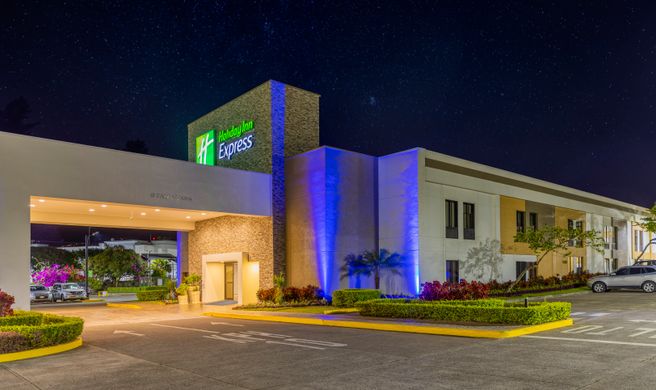 Holiday Inn Express Exterior