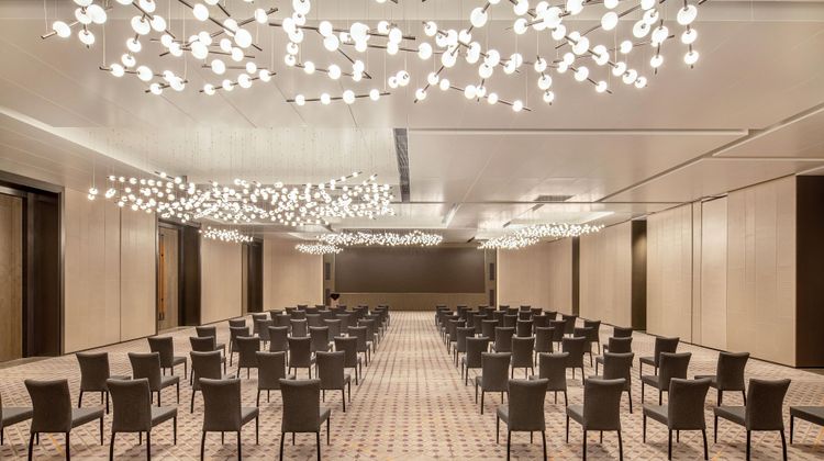 Holiday Inn Express Qingdao Jinshui Ballroom