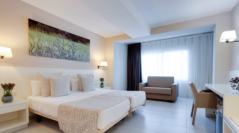 <b>Calipolis Hotel Room</b>. Images powered by <a href="https://www.leonardoworldwide.com/" title="Leonardo Worldwide" target="_blank">Leonardo</a>.