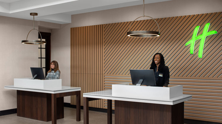 Holiday Inn Hasbrouck Heights Meadowland Lobby
