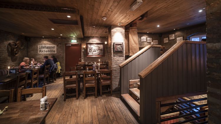 Aksjemollen Hotel Restaurant