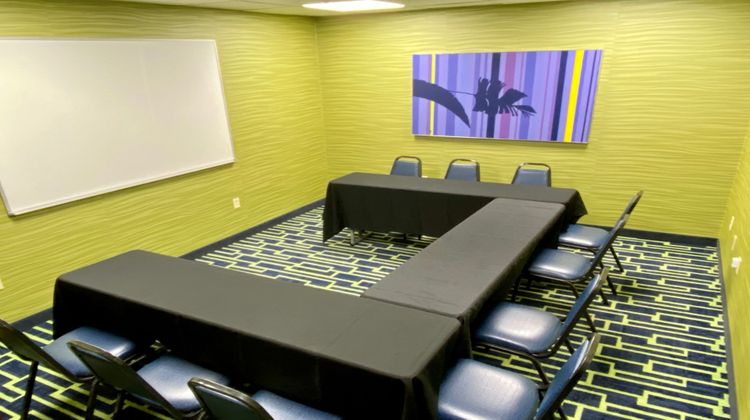 Holiday Inn Express Hotel & Suites Meeting