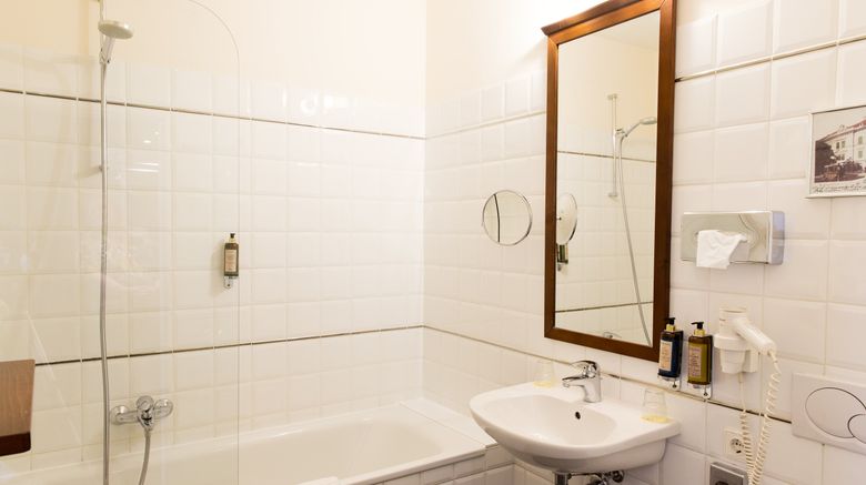 <b>Hotel Sandwirth Room</b>. Images powered by <a href="https://www.leonardoworldwide.com/" title="Leonardo Worldwide" target="_blank">Leonardo</a>.