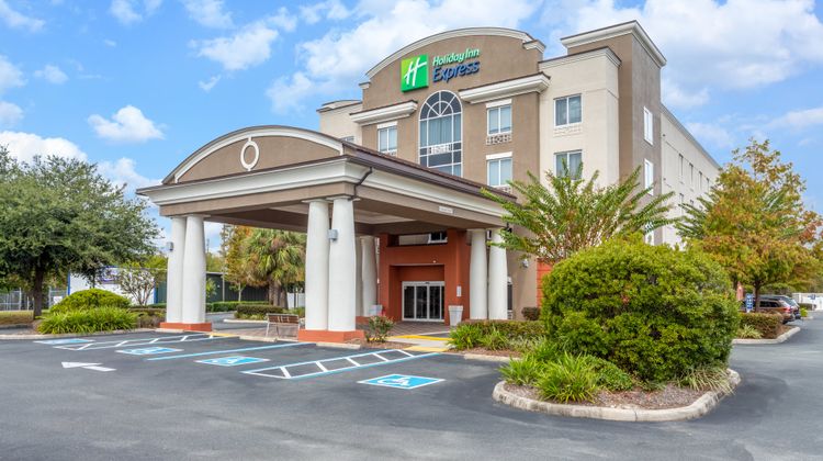 Holiday Inn Express Crystal River Exterior