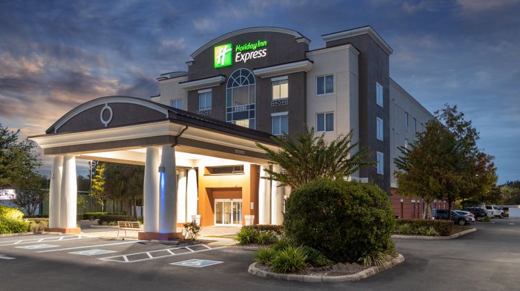 Holiday Inn Express Crystal River Exterior