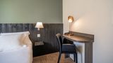 <b>Les Flots Hotel Room</b>. Images powered by <a href="https://www.leonardoworldwide.com/" title="Leonardo Worldwide" target="_blank">Leonardo</a>.