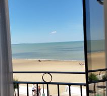 Les Flots Hotel Exterior