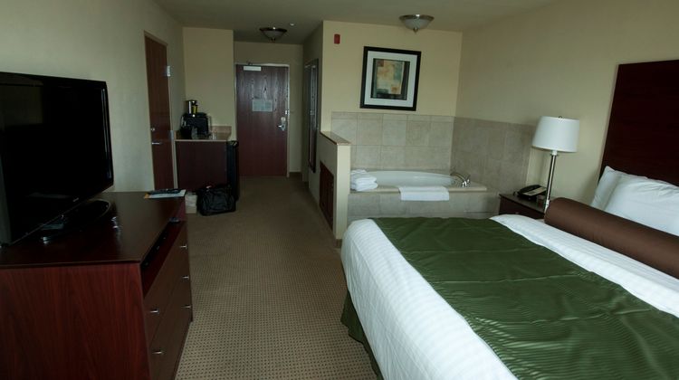 Cobblestone Inn & Suites Suite