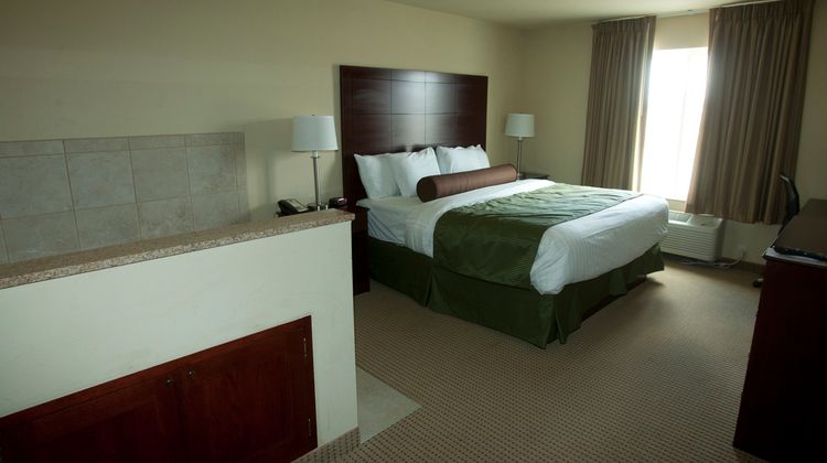 Cobblestone Inn & Suites Suite