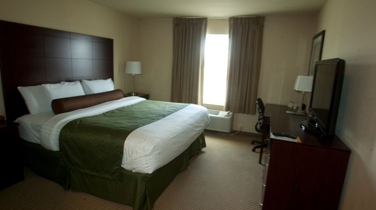 Cobblestone Inn & Suites Room