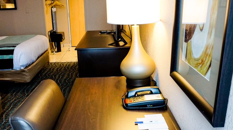 Boarders Inn & Suites by Cobblestone Room