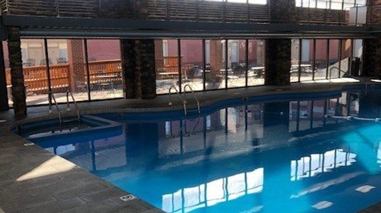Boarders Inn & Suites by Cobblestone Pool