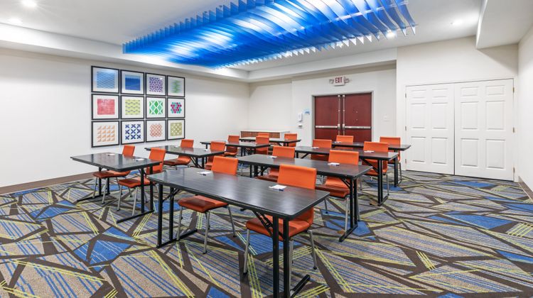 Holiday Inn Express/Stes Vidor South Meeting