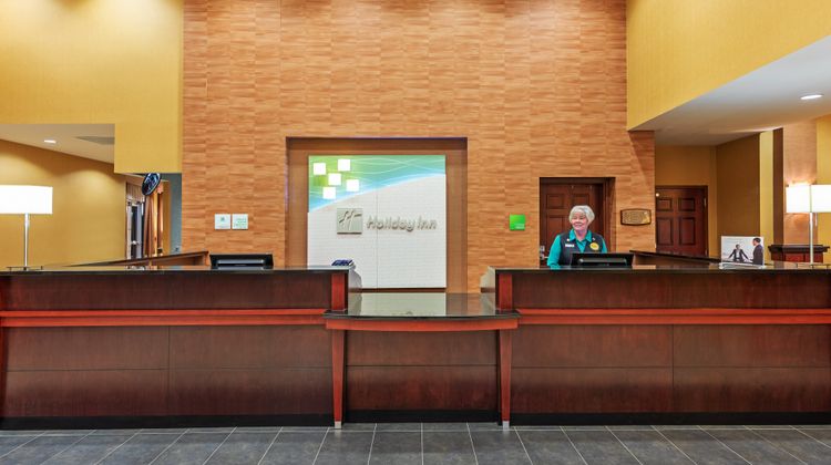 Holiday Inn Ardmore I-35 Lobby