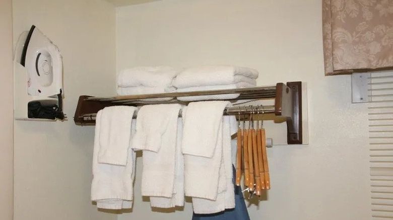 <b>Bedford Plaza Hotel Room</b>. Images powered by <a href="https://www.leonardoworldwide.com/" title="Leonardo Worldwide" target="_blank">Leonardo</a>.