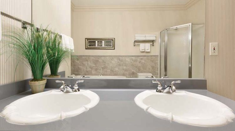Border Inn & Suites Room