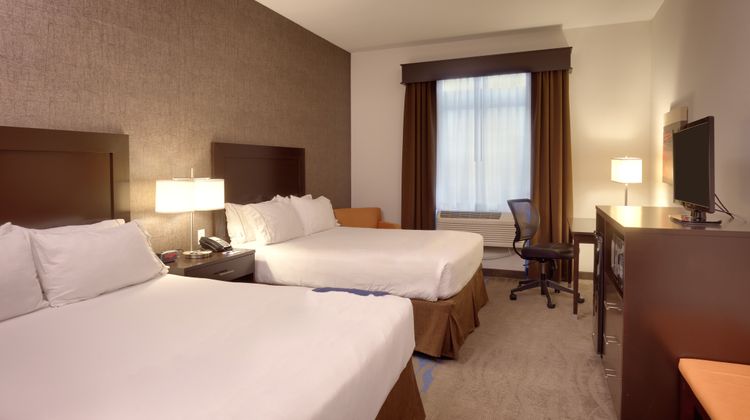Holiday Inn Express Overland Park Room