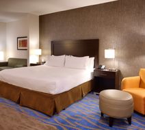 Holiday Inn Express Overland Park Room