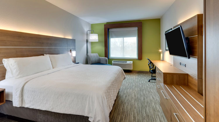 Holiday Inn Express & Suites Waxahachie Room
