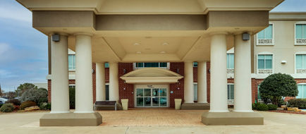 Holiday Inn Express & Suites Waxahachie Exterior