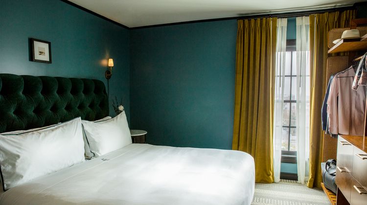 Emeline Hotel Suite