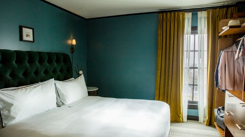 <b>Emeline Hotel Suite</b>. Images powered by <a href="https://www.leonardoworldwide.com/" title="Leonardo Worldwide" target="_blank">Leonardo</a>.