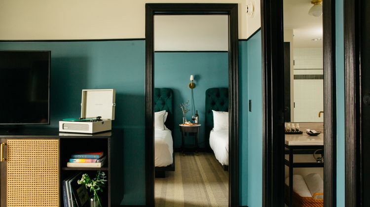 Emeline Hotel Suite
