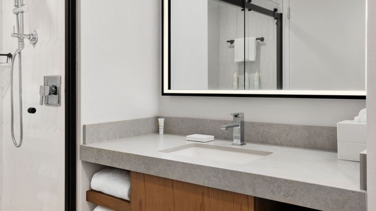 Marina del Rey Marriott Room