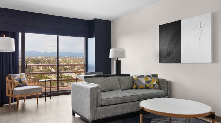 Marina del Rey Marriott Suite