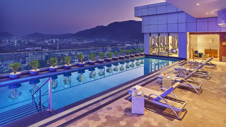Vivanta Navi Mumbai, Turbhe Pool