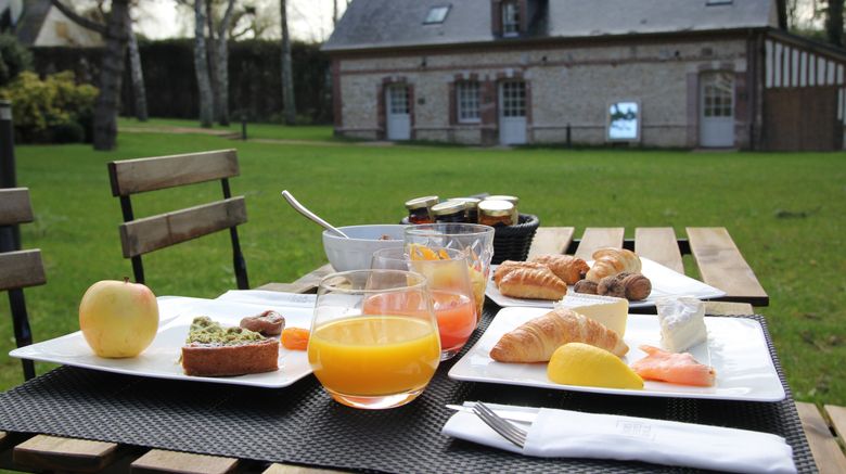 <b>Les Manoirs des Portes de Deauville Restaurant</b>. Images powered by <a href="https://www.leonardoworldwide.com/" title="Leonardo Worldwide" target="_blank">Leonardo</a>.