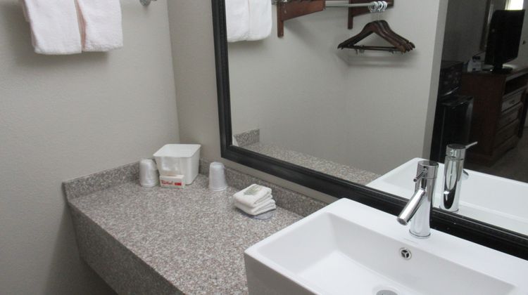 Red Roof Inn Walton - Richwood Room