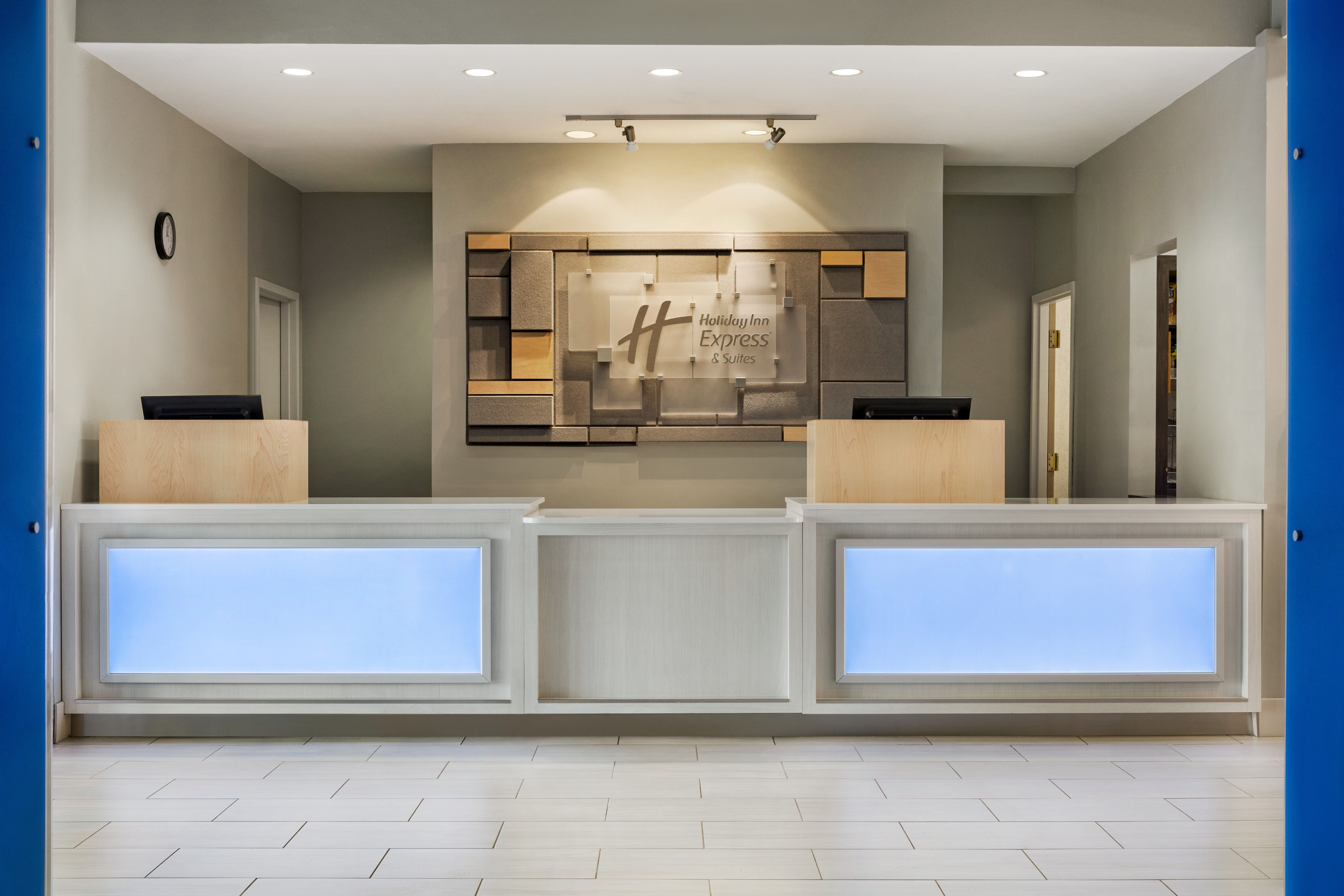 Holiday inn express discount 6000 crawford place