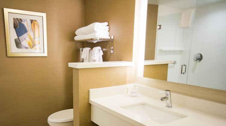Fairfield Inn & Suites Denver Northeast Room