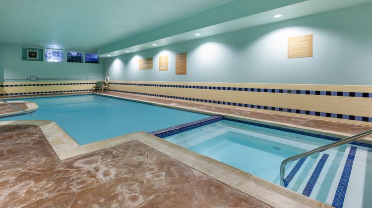 Candlewood Suites West Springfield Pool