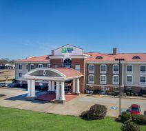 Holiday Inn Express & Suites Magee Exterior