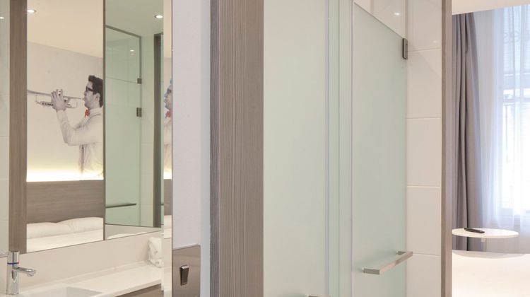 Heeton Concept Hotel London Kensington Room