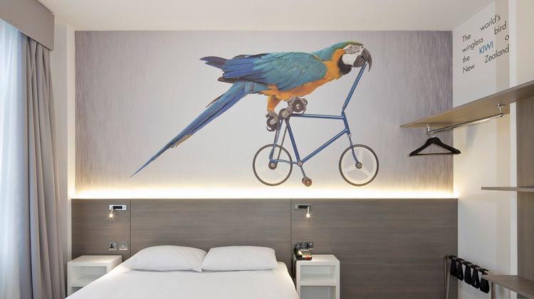 Heeton Concept Hotel London Kensington Room