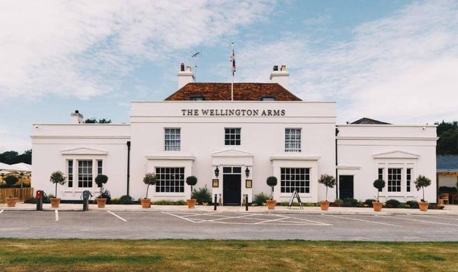 Wellington Arms Hotel Exterior