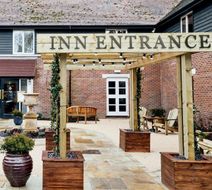 Wellington Arms Hotel Exterior