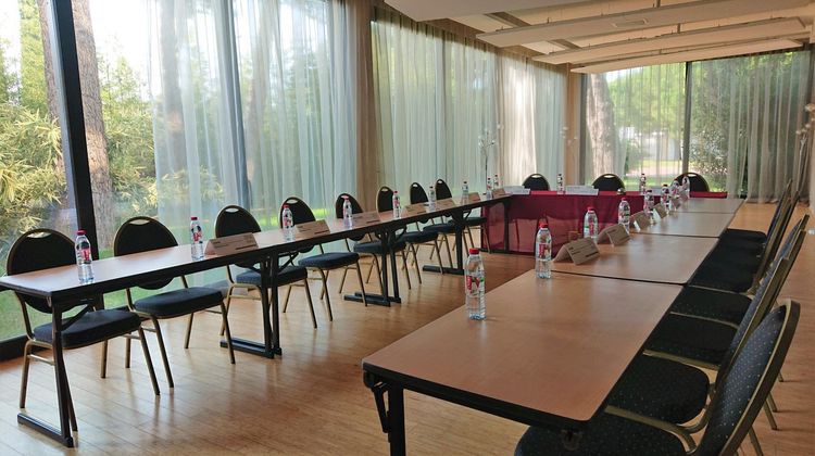 Hotel C Suites Meeting