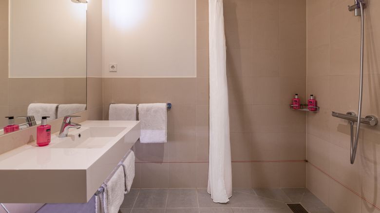 <b>MOXY Amsterdam Houthavens Room</b>. Images powered by <a href="https://www.leonardoworldwide.com/" title="Leonardo Worldwide" target="_blank">Leonardo</a>.