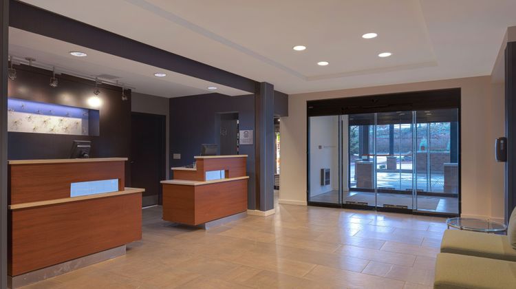 Courtyard by Marriott Portland SE Lobby