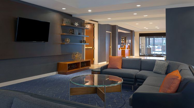 Courtyard by Marriott Portland SE Lobby