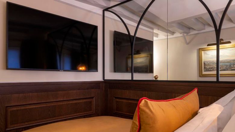 <b>Maison Cardinal Furstemberg Room</b>. Images powered by <a href="https://www.leonardoworldwide.com/" title="Leonardo Worldwide" target="_blank">Leonardo</a>.