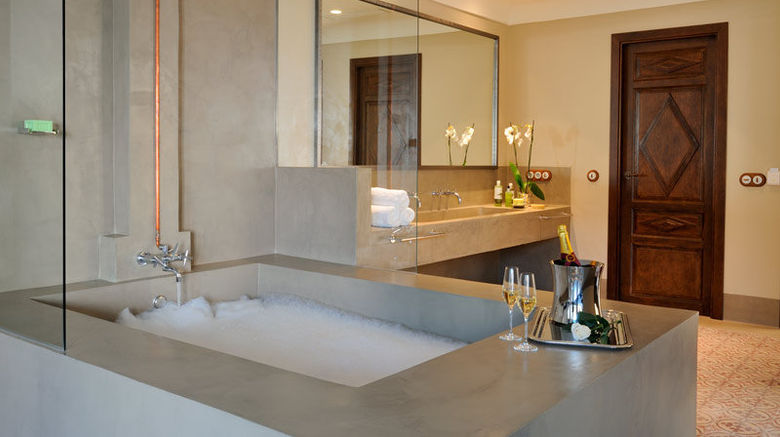 <b>Hotel Palacio Carvajal Giron Suite</b>. Images powered by <a href="https://www.leonardoworldwide.com/" title="Leonardo Worldwide" target="_blank">Leonardo</a>.